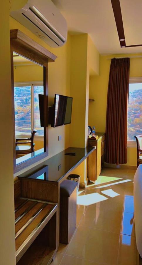 Shaqilath Hotel Wadi Musa Extérieur photo