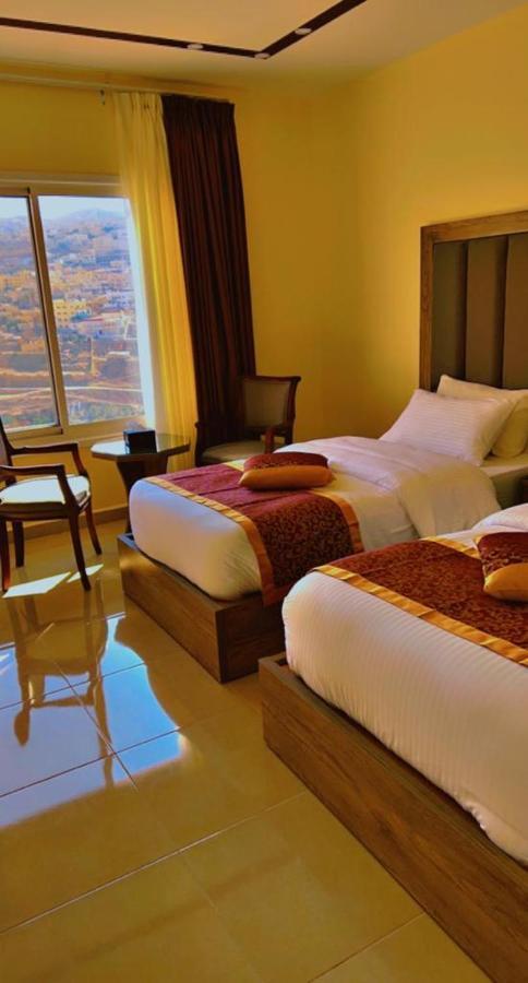 Shaqilath Hotel Wadi Musa Extérieur photo