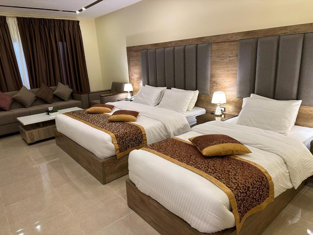 Shaqilath Hotel Wadi Musa Extérieur photo