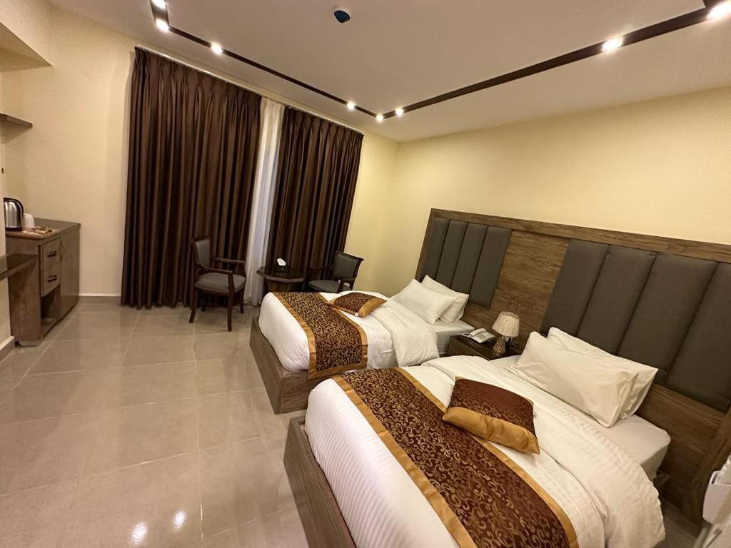 Shaqilath Hotel Wadi Musa Extérieur photo