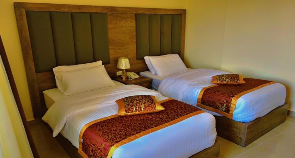 Shaqilath Hotel Wadi Musa Extérieur photo