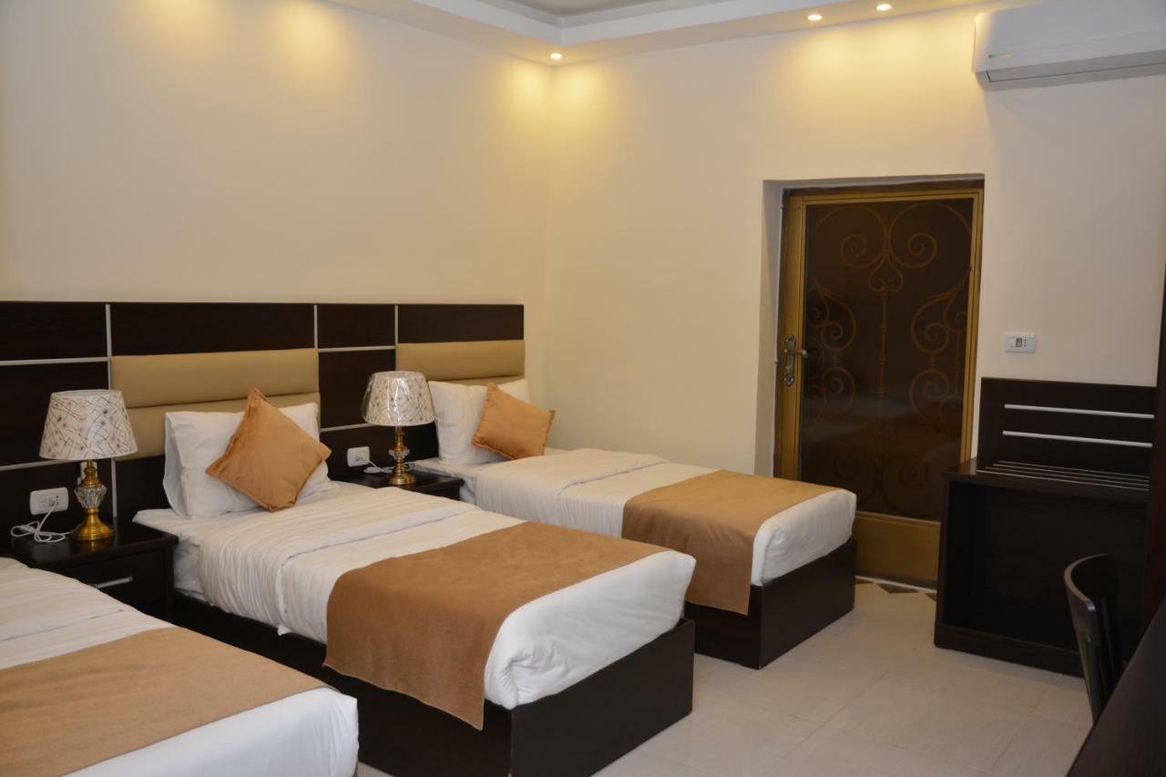 Shaqilath Hotel Wadi Musa Extérieur photo