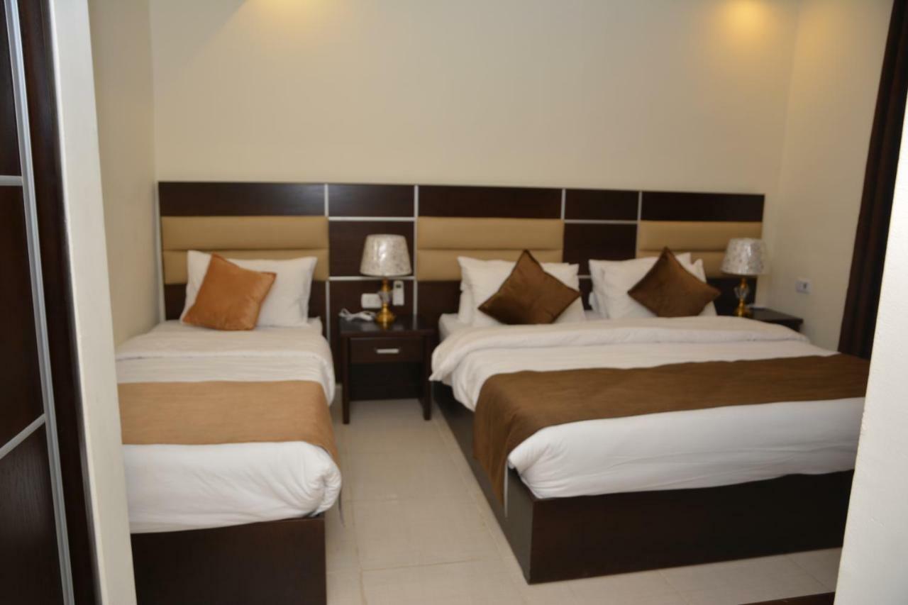 Shaqilath Hotel Wadi Musa Extérieur photo